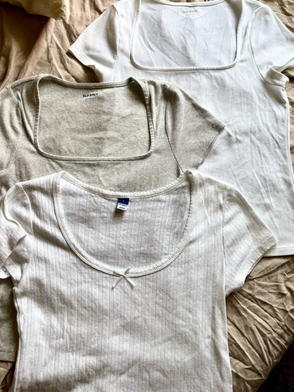 Old Navy Women's Large Short Sleeve Tops in White and Heather Gray